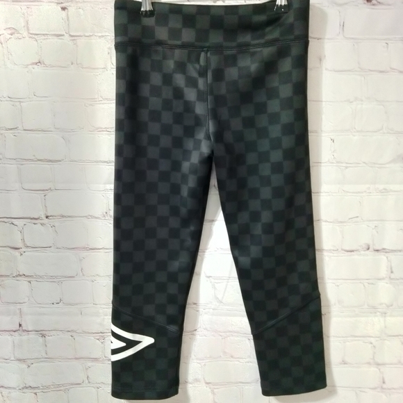 Girls large Umbro black and gray checkered print cropped Leggings. - Picture 4 of 10